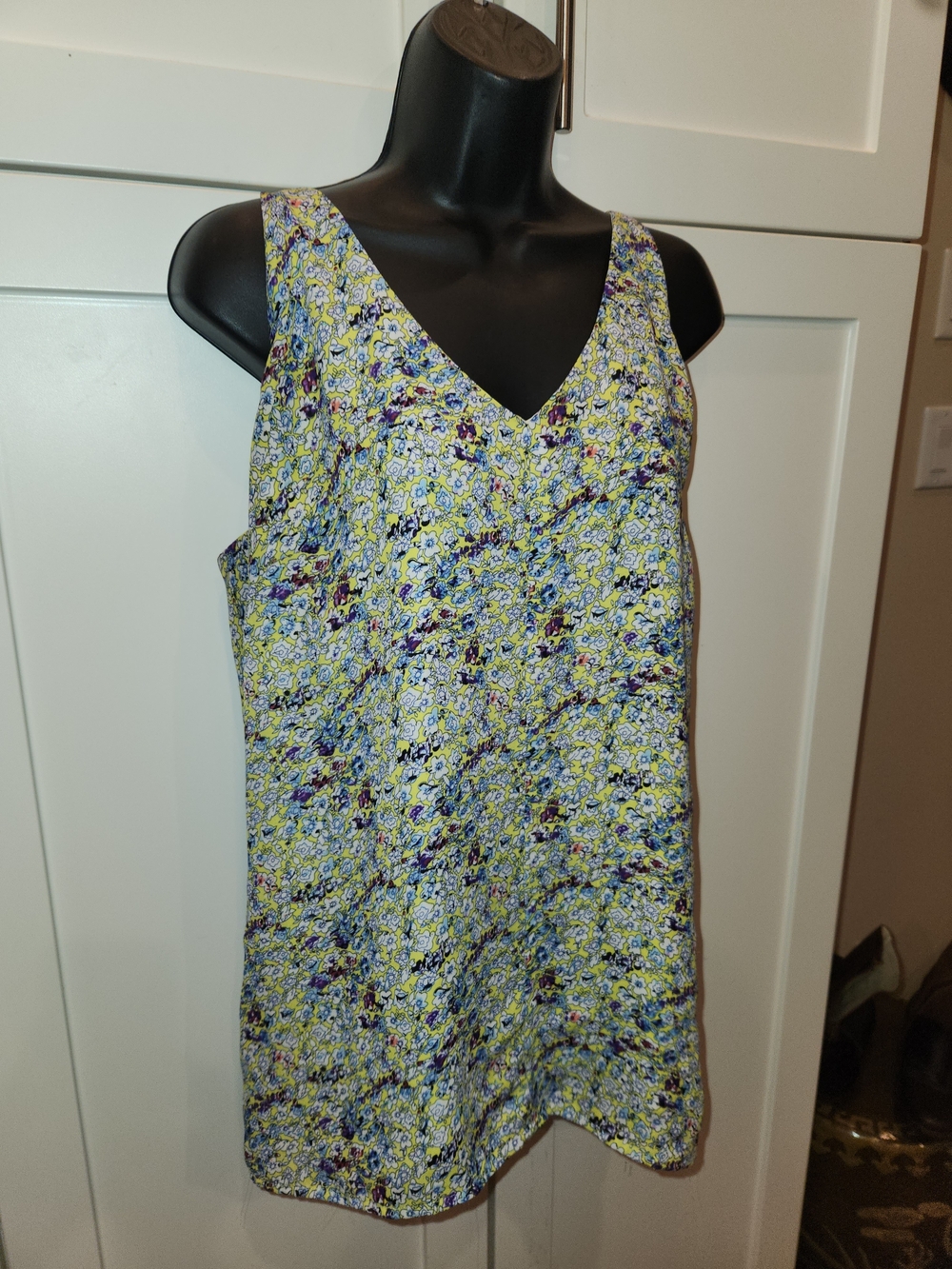 🍉CAbi Cream Top with Satin Brand Tag